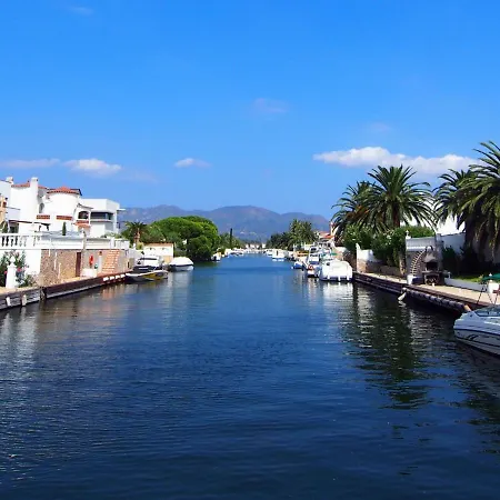 Ferienhaus Requesens Canal